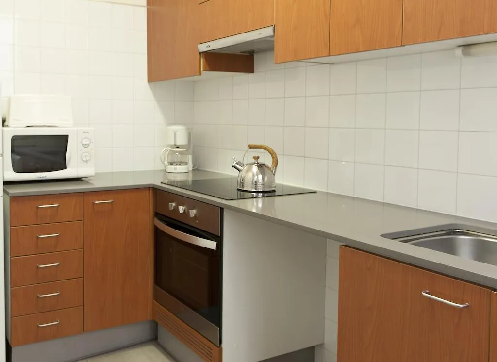 APARTMENT CAPACITY 5 THREE BEDROOM Room, MH Apartments Tetuan, Barcelona