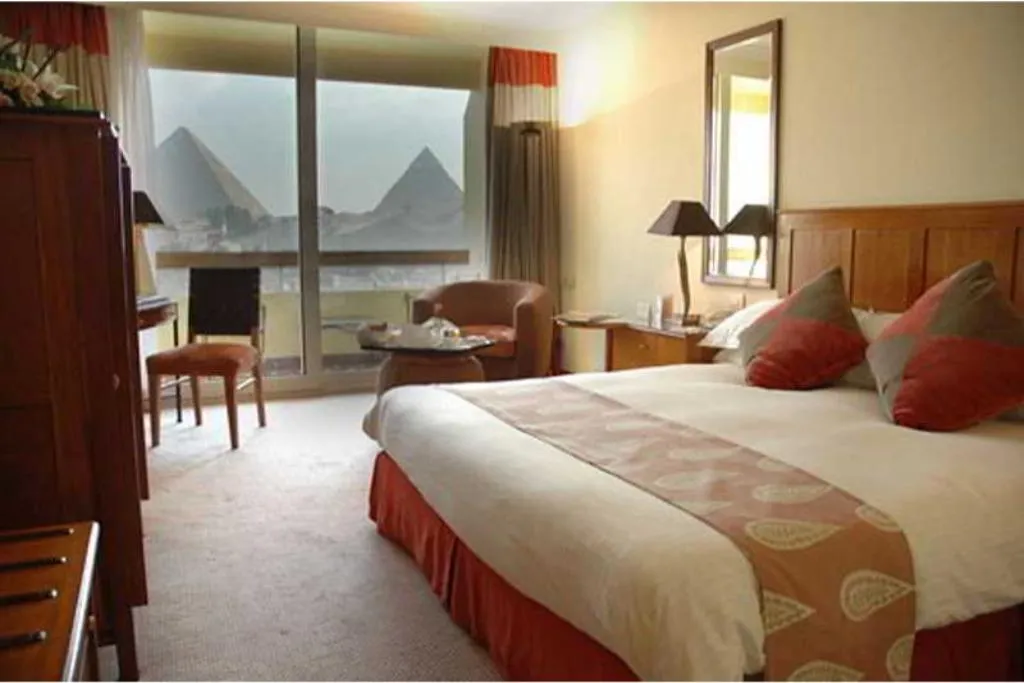 Room, Le Meridien Pyramids, Cairo