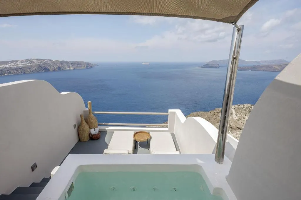 DOUBLE WITH JACUZZI Room, Grand View Hotel, Santorini