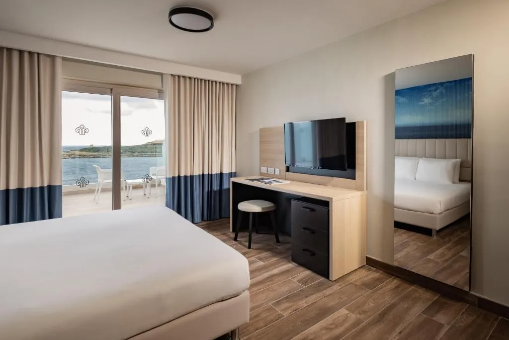 SUITE WITH TERRACE Room, QAWRA Palace Resort & SPA, Malta