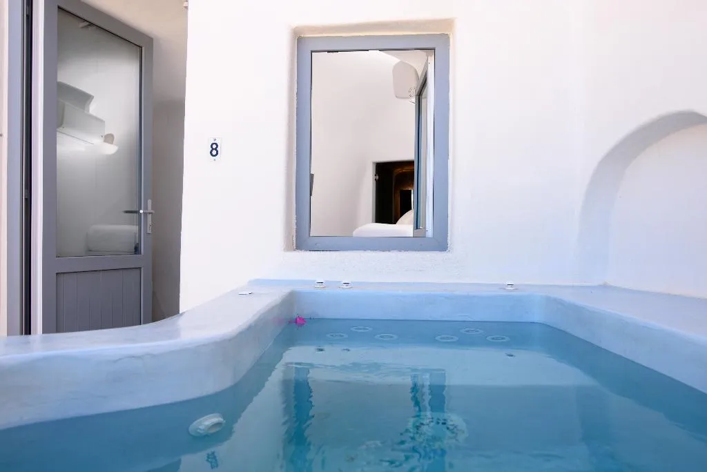JUNIOR SUITE WITH VIEWS Room, On The Cliff, Santorini