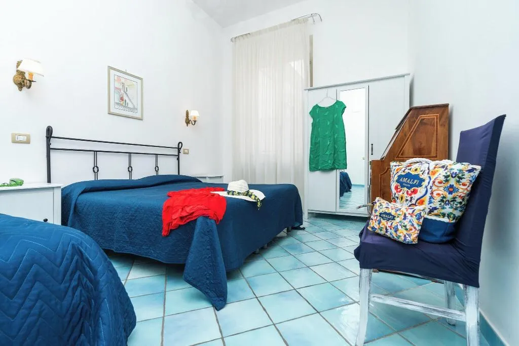 FAMILY ROOM WITH DOUBLE BED Room, Fontana, Naples