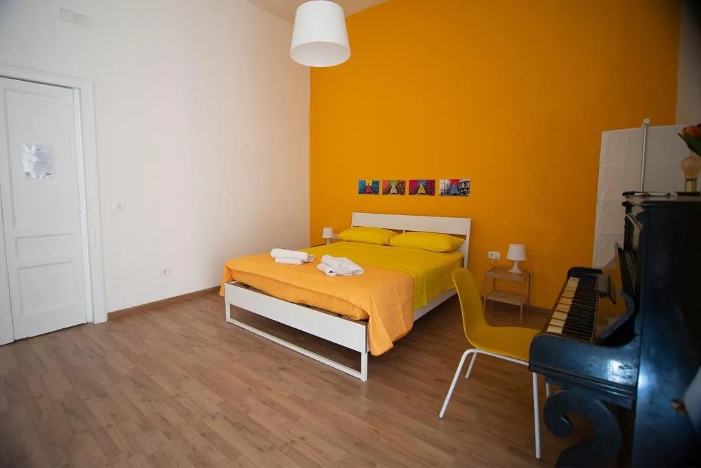 Room, B&B Tarumbò, Naples