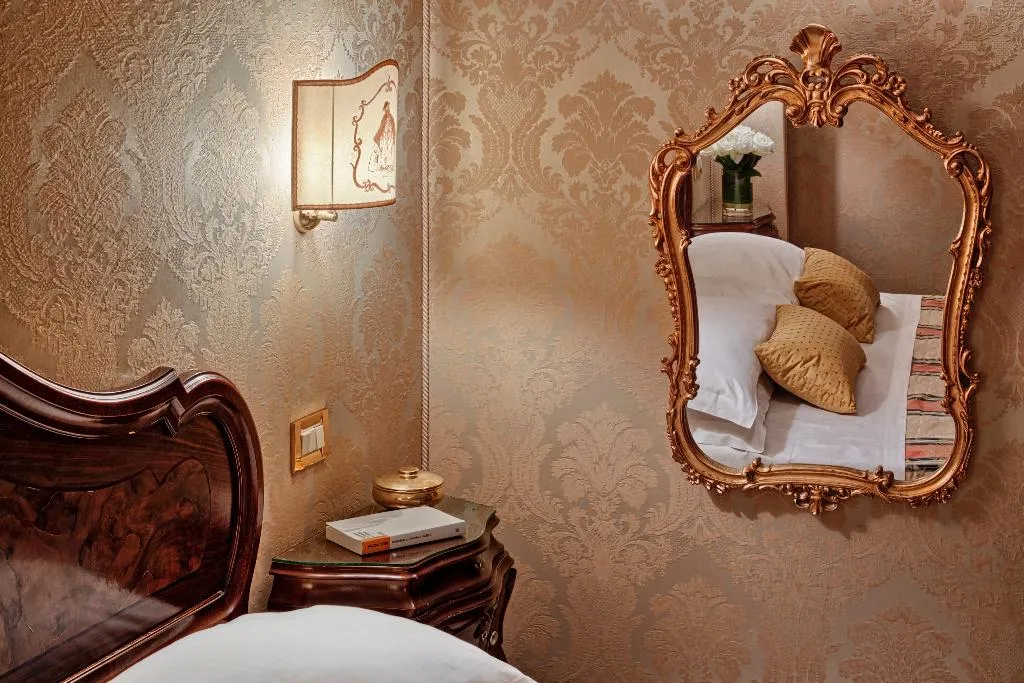 Room, Antica Locanda Al Gambero, Venice