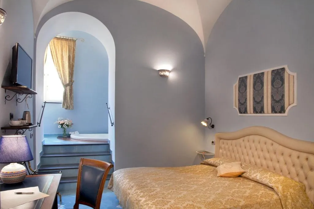 Room, L'Antico Convitto, Naples