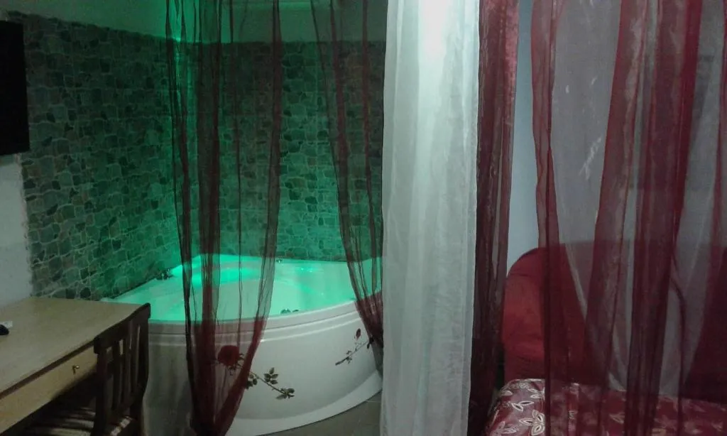 Room, Hotel LePinède, Naples