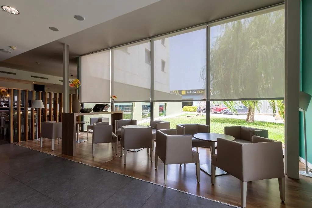 Restaurant, Travelodge Malaga Aeropuerto, Costa Del Sol