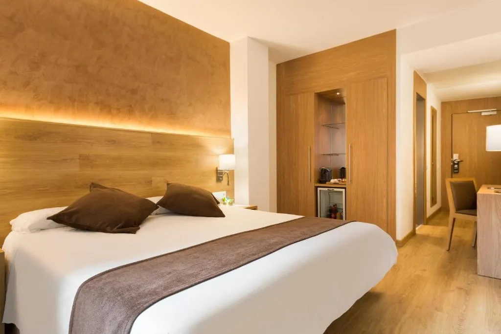 DOUBLE STANDARD Room, Acta Azul, Barcelona
