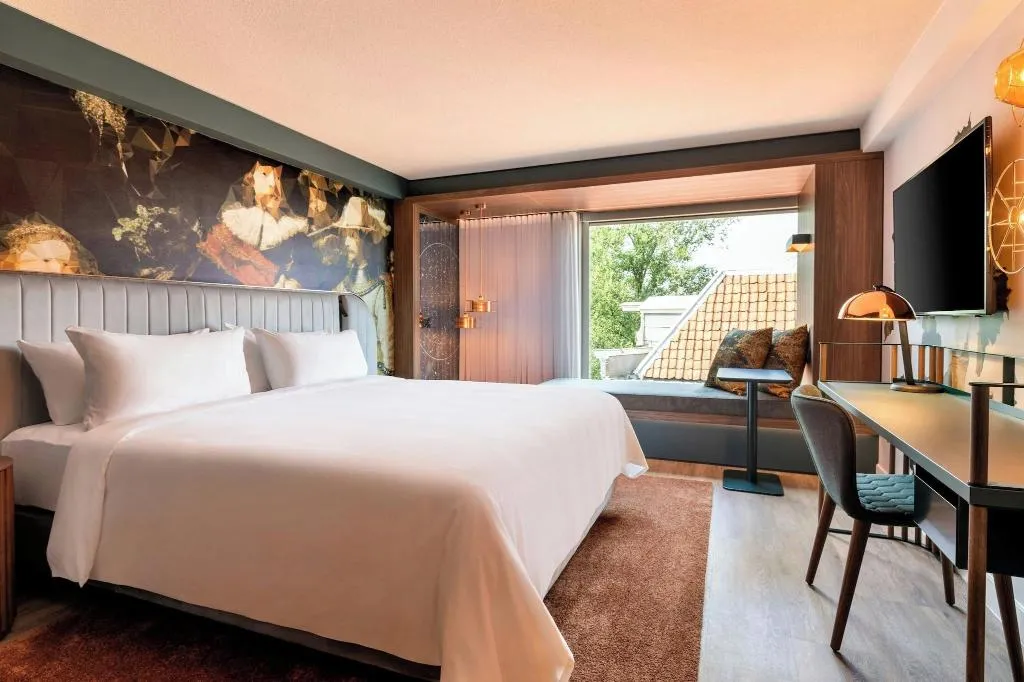 TRIPLE KING SIZE BED Room, Renaissance Amsterdam Hotel, Amsterdam