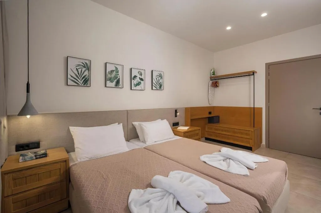 Room, Petritos Rooms And Studios, Crete