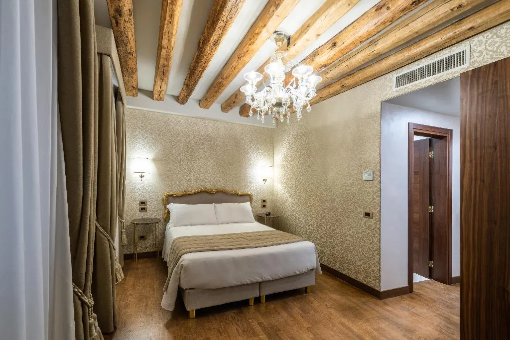 Double or Twin SUPERIOR Room, Palazzo San Lorenzo, Venice