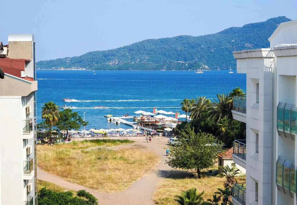 Terrace, Seren Sari, Dalaman