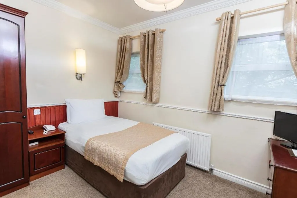 Room, The Lansdowne Hotel, Dublin