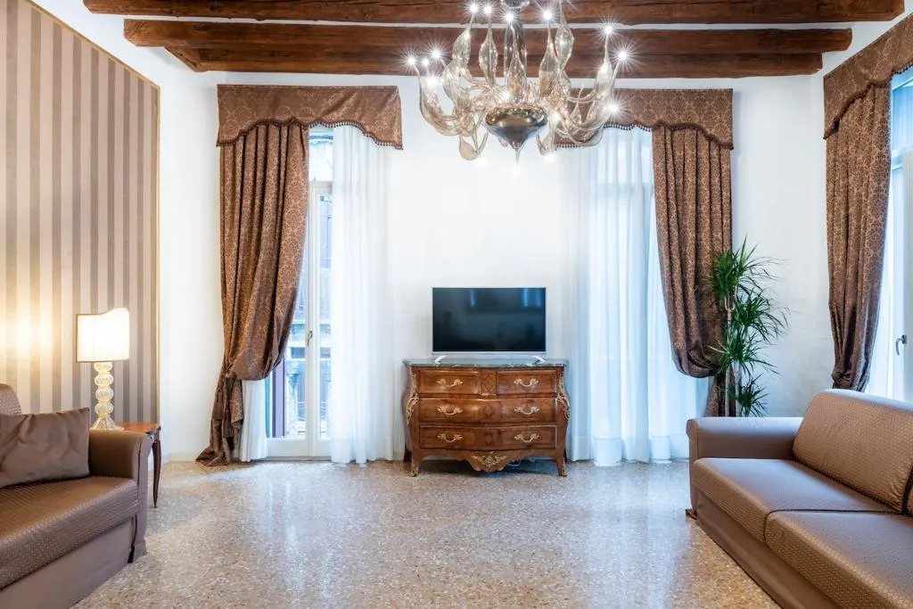 APARTMENT DELUXE CAPACITY 4 Room, San Teodoro Palace  - Luxury Apartments, Venice