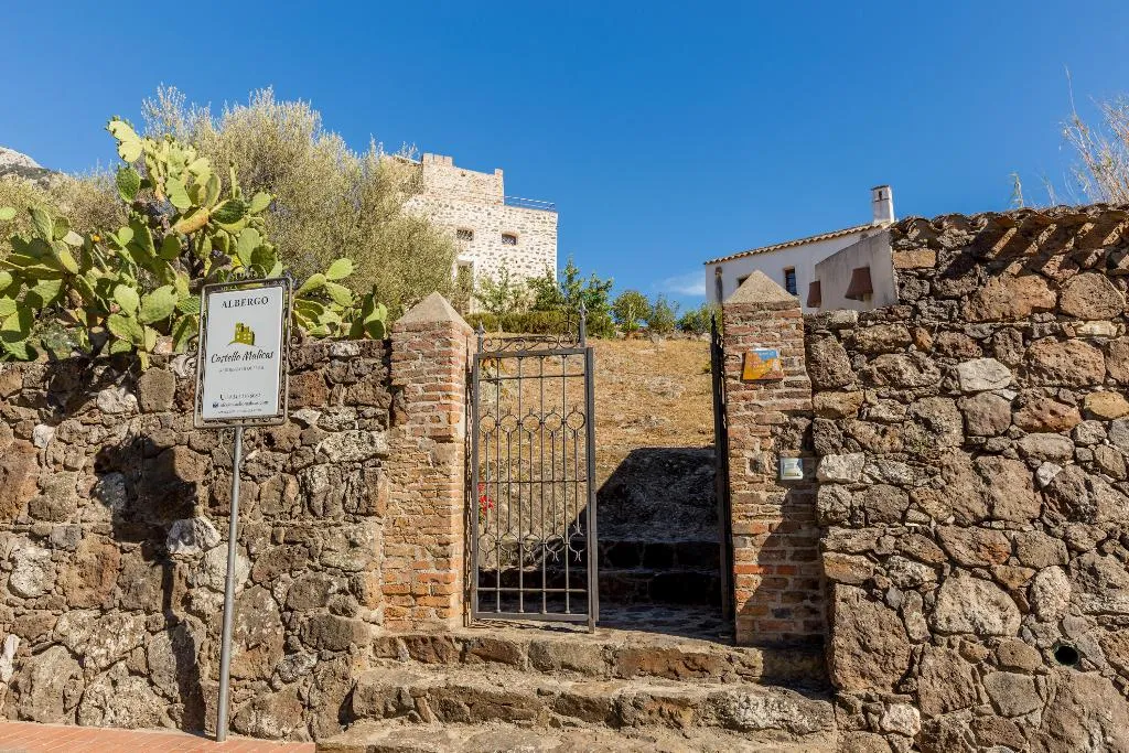 Lobby, Castello Malicas, Olbia