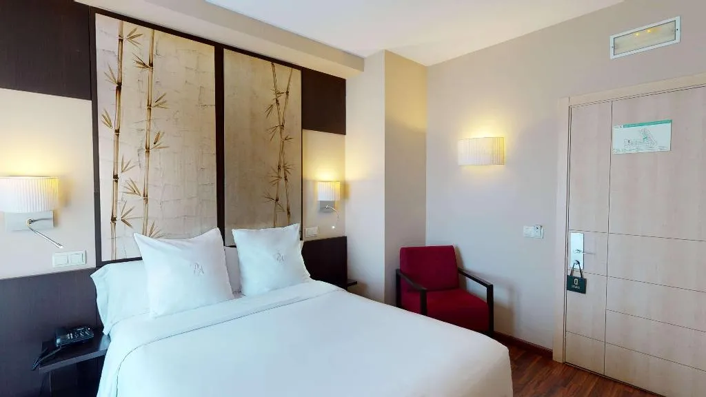 Room, Radisson RED Madrid, Madrid
