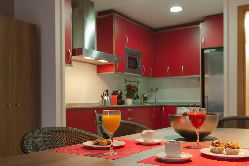 APARTMENT THREE BEDROOMS TWO BATHROOMS Room, MH Apartments Gracia, Barcelona