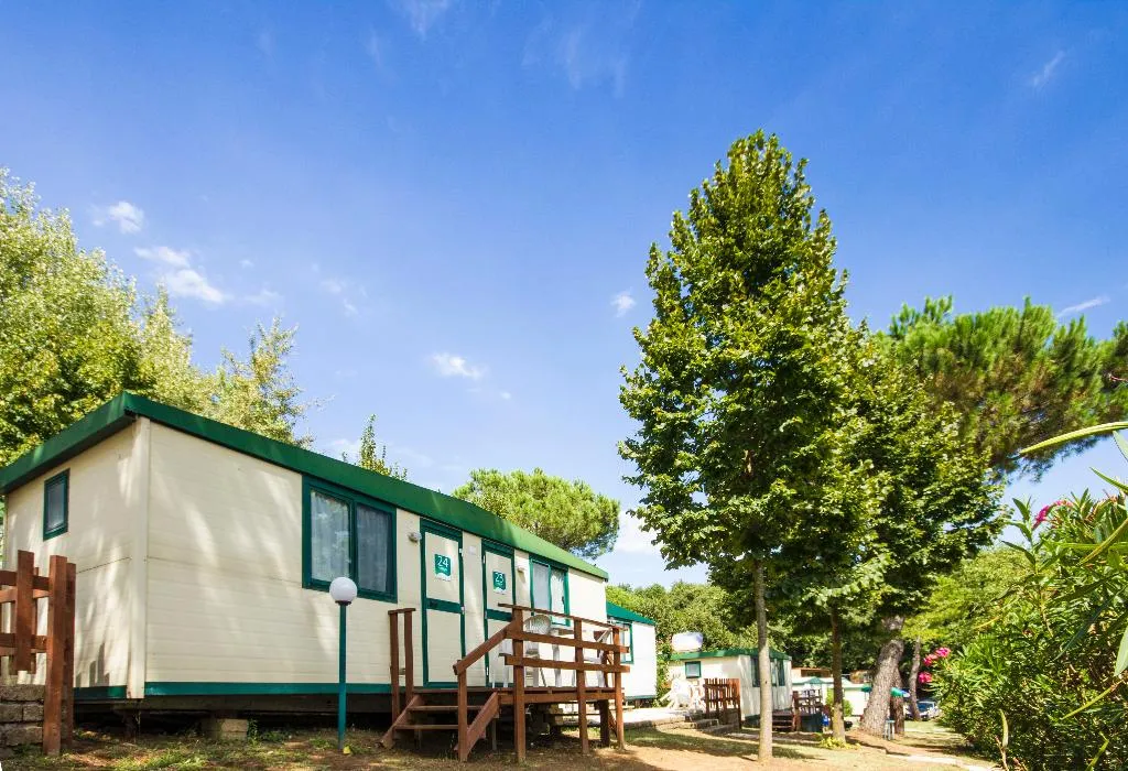 BUNGALOW CAPACITY 1 Room, hu I Pini Village, Rome