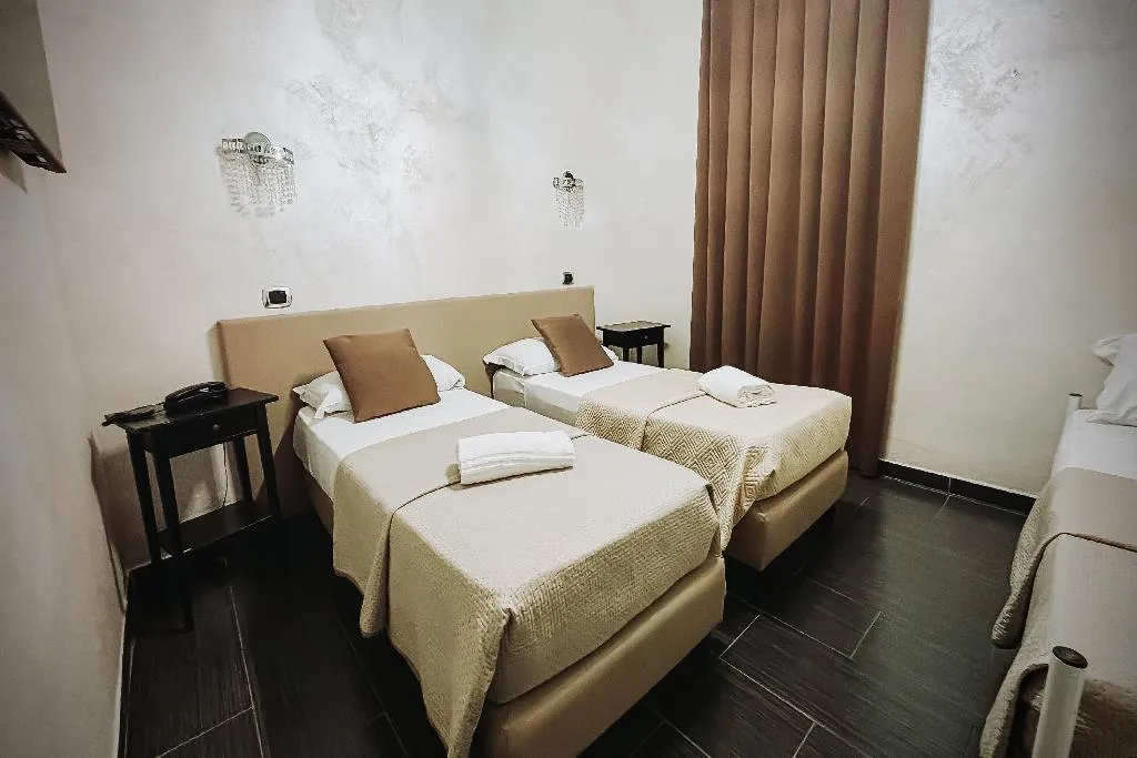 DOUBLE STANDARD Room, Bee Queen Hotel, Naples