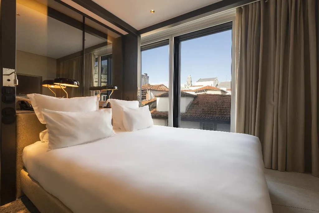 DOUBLE DELUXE PREMIUM Room, Porto Royal Bridges Hotel, Porto