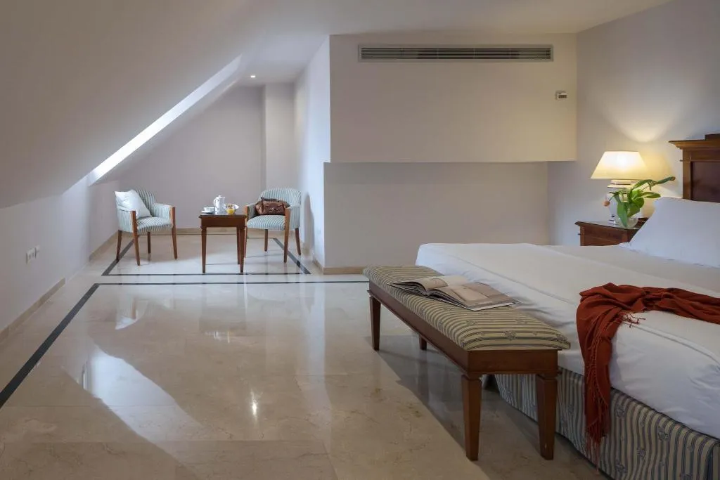 DOUBLE SUPERIOR QUEEN BED Room, Rey Alfonso X, Seville