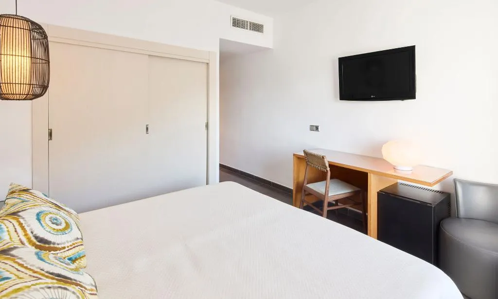 DOUBLE SINGLE USE WITH JACUZZI Room, Palladium Hotel Cala LLonga, Ibiza