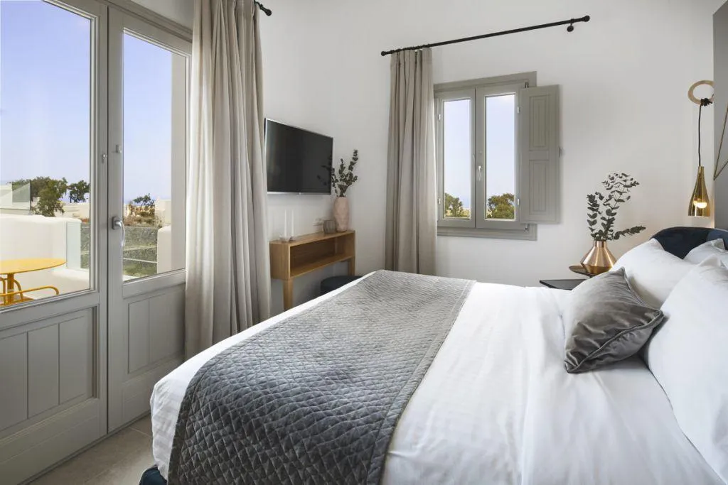 SUITE WITH JACUZZI Room, Altera Pars Suites, Santorini