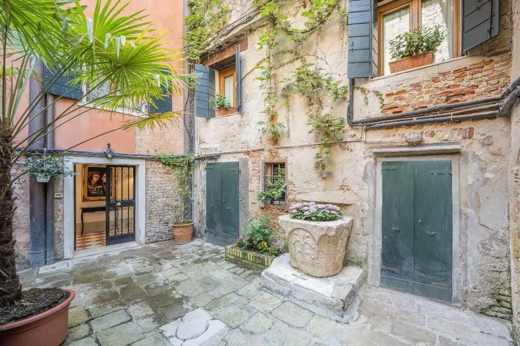 APARTMENT ONE BEDROOM TWO BATHROOMS Room, Palazzo Paruta, Venice