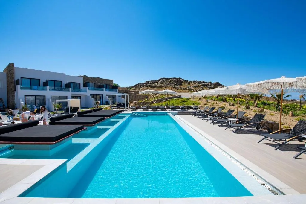 Sports and Entertainment, Bianco A Nero, Mykonos