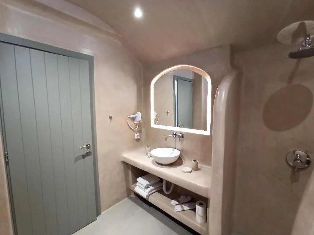 SUITE WITH PRIVATE POOL Room, Amphitrite Suites Santorini, Santorini