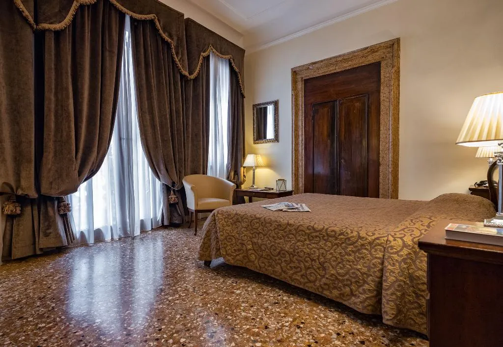 DOUBLE CANAL VIEW Room, dell'Opera, Venice