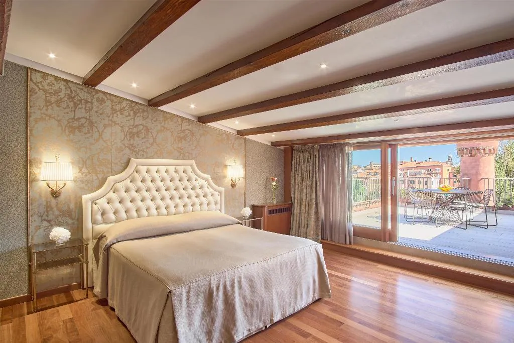 Room, Santa Chiara, Venice