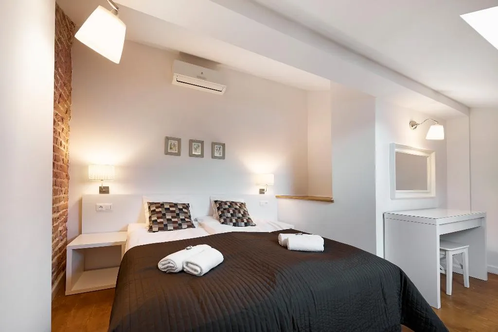 APARTMENT ONE BEDROOM Room, Gołębia 8 Residence, Krakow