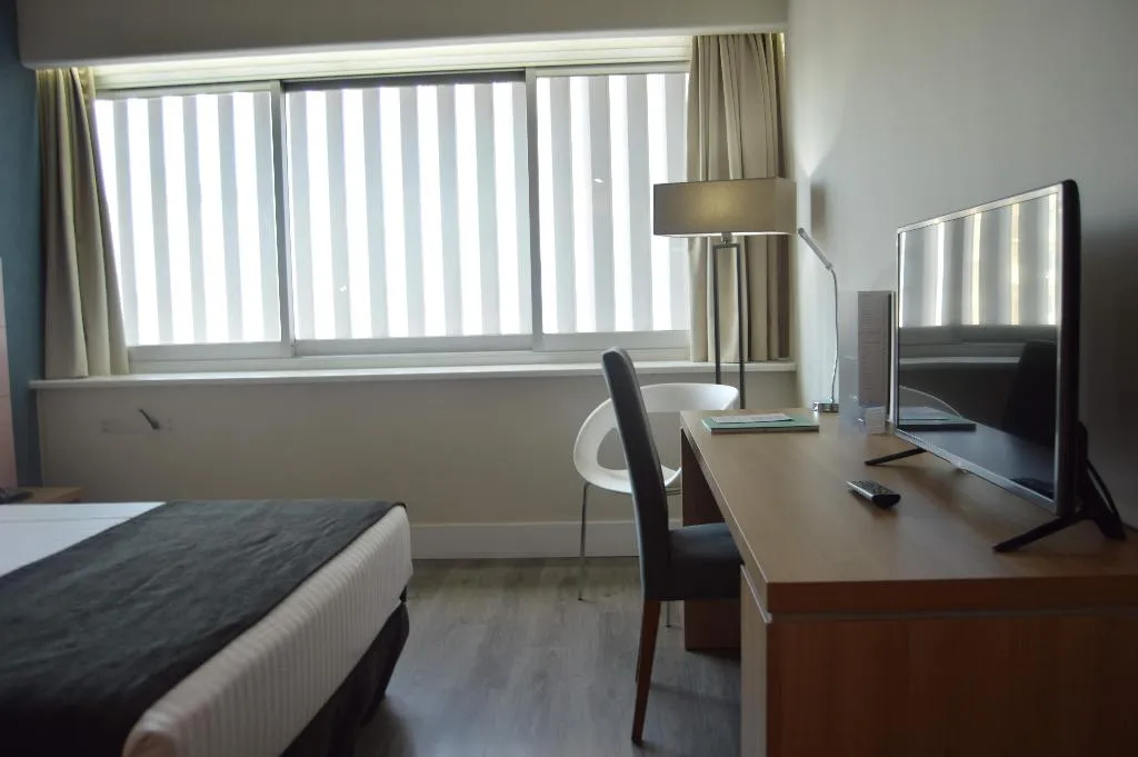 Double or Twin STANDARD Room, Hotel Chamartin the One, Madrid