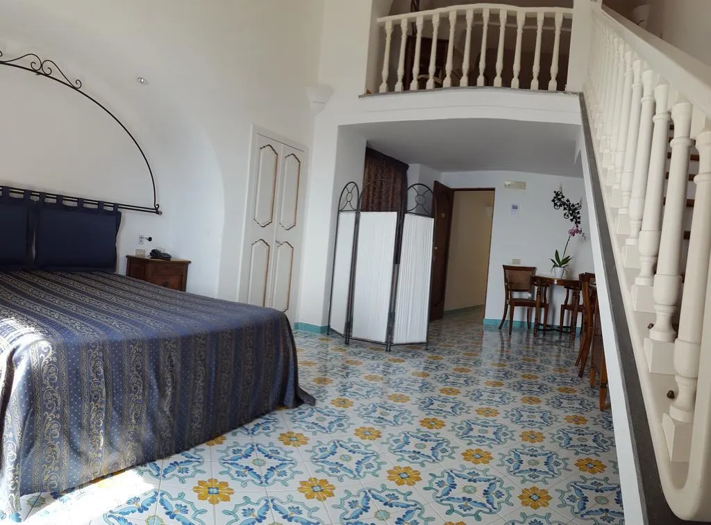 Room, Montemare, Naples