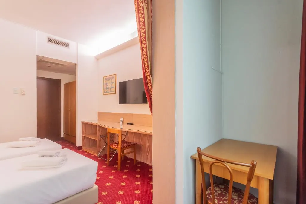TWIN STANDARD Room, Polo, Milan