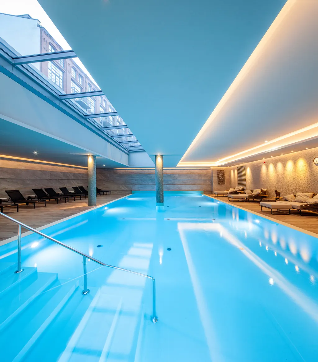 Pool, Titanic Chaussee Berlin, Berlin