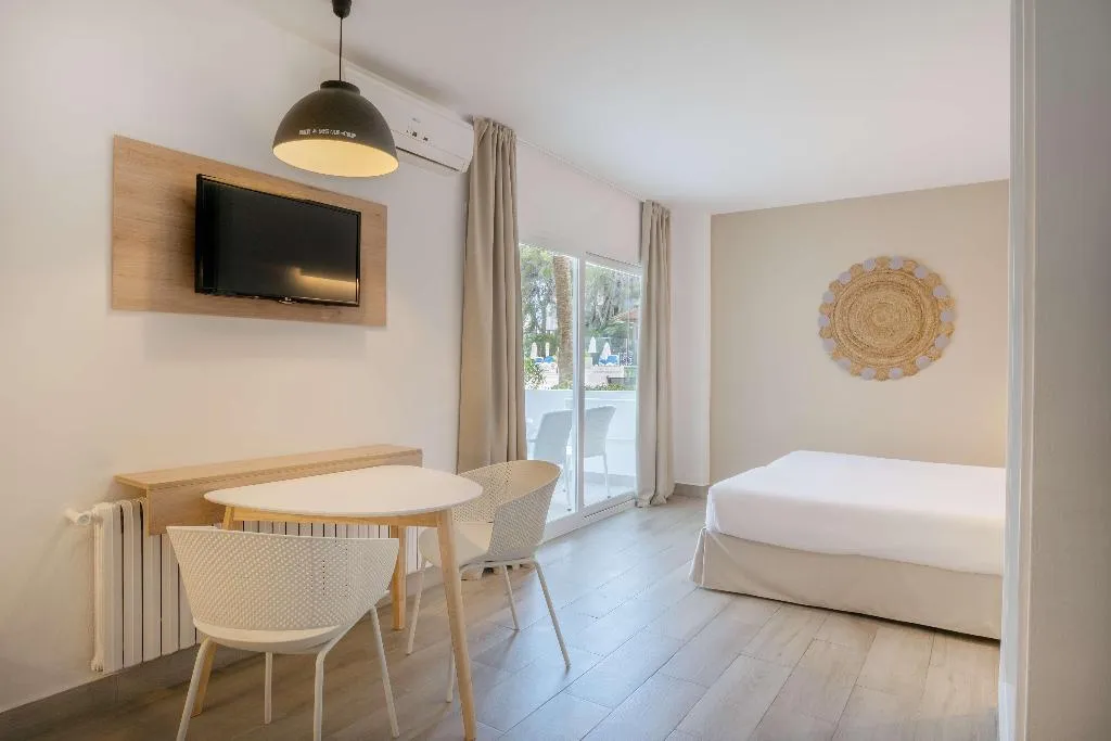 Room, Sol Lunamar Palmanova Apartamentos, Majorca