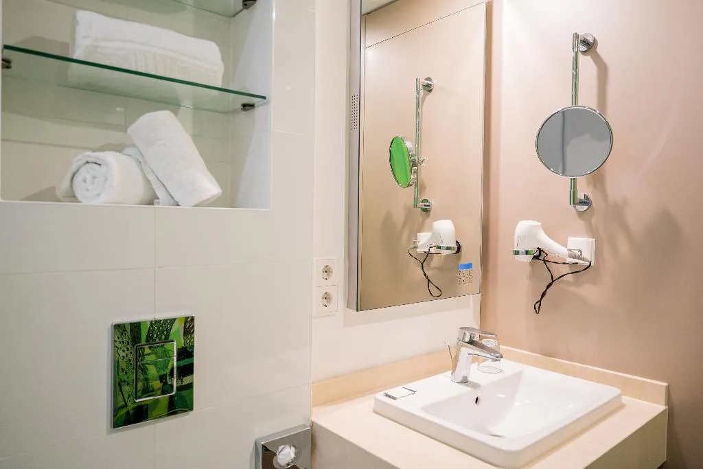 Double or Twin DELUXE Room, Homaris West Side - Self-Check In, Berlin