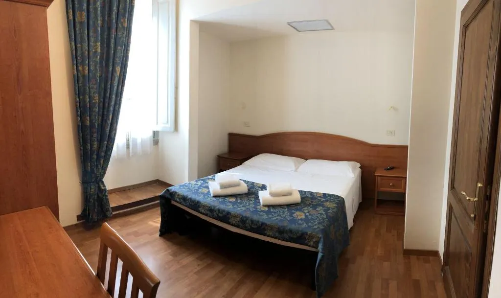 Room, Soggiorno Madrid, Florence