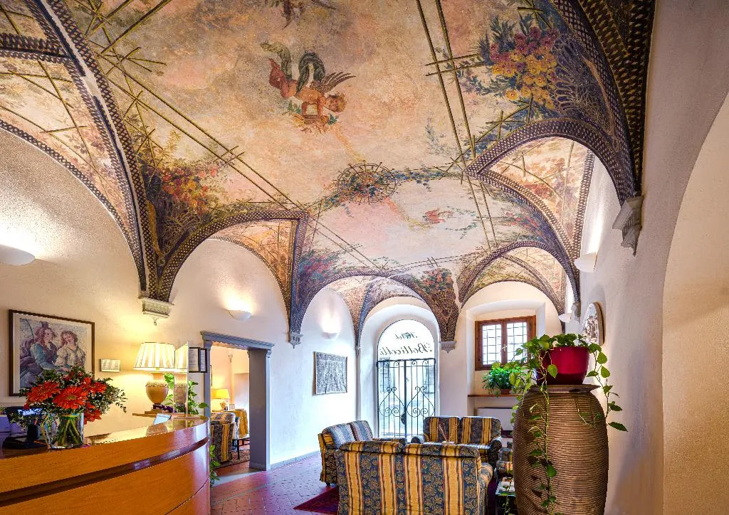 Lobby, Botticelli, Florence