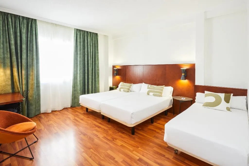 TRIPLE STANDARD Room, Cason del Tormes, Madrid