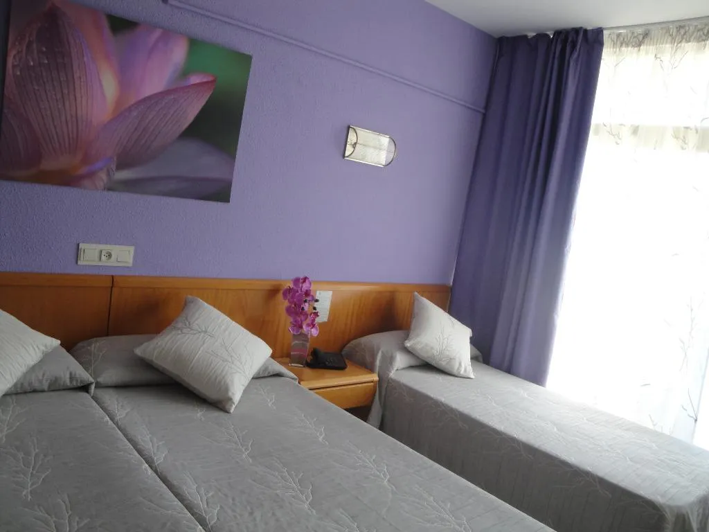 Double or Twin CAPACITY 3 Room, Esplendid, Costa Brava