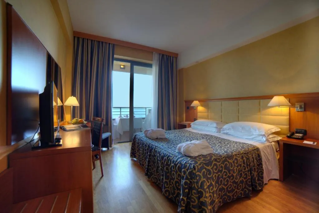 DOUBLE SINGLE USE DELUXE SEA VIEW WITH BALCONY Room, Hotel Nettuno, Catania, Catania