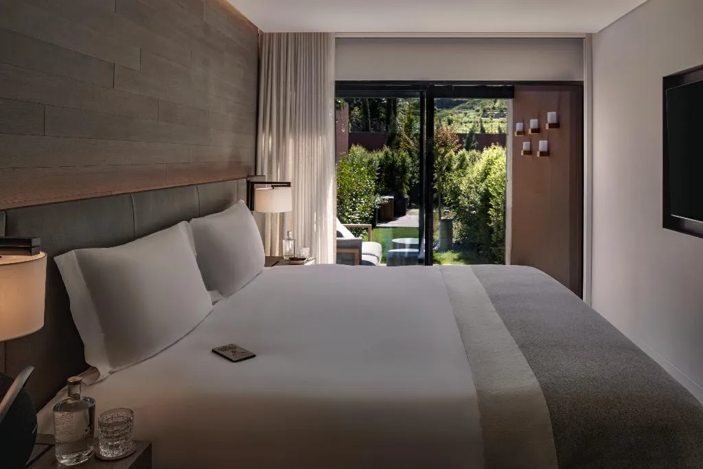 SUITE ONE BED Room, Six Senses Douro Valley, Porto