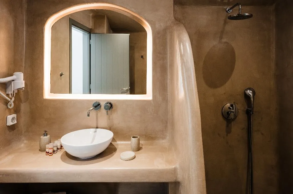 SUITE WITH PRIVATE POOL Room, Amphitrite Suites Santorini, Santorini