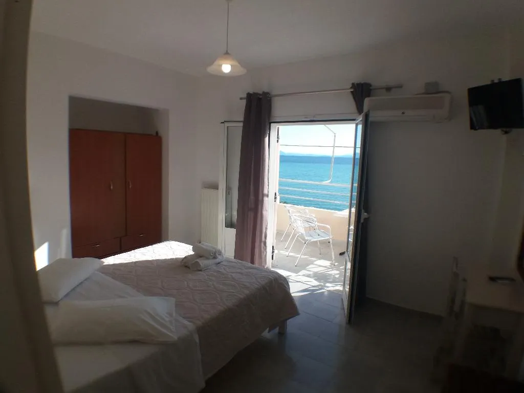 APARTMENT CAPACITY 5 Room, Harbour View, Kalamata