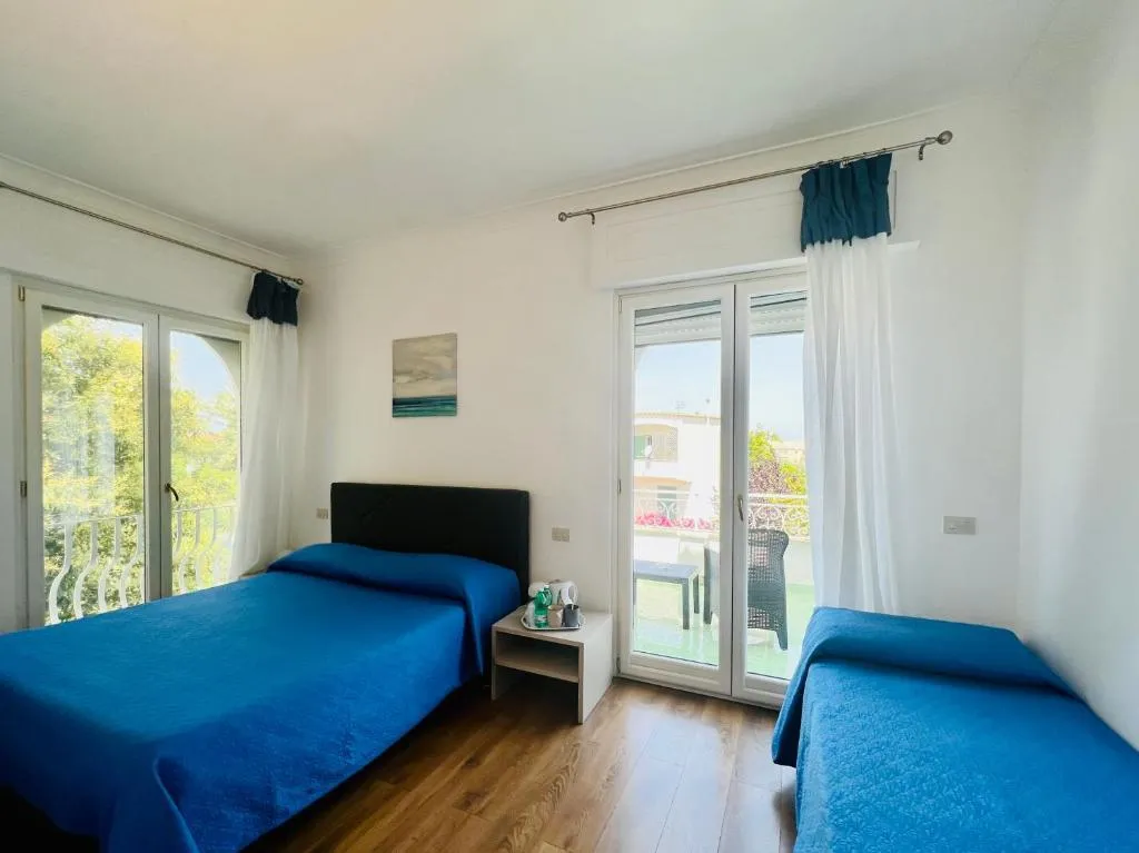TRIPLE WITH TERRACE Room, Villa Sorrento Resort, Naples