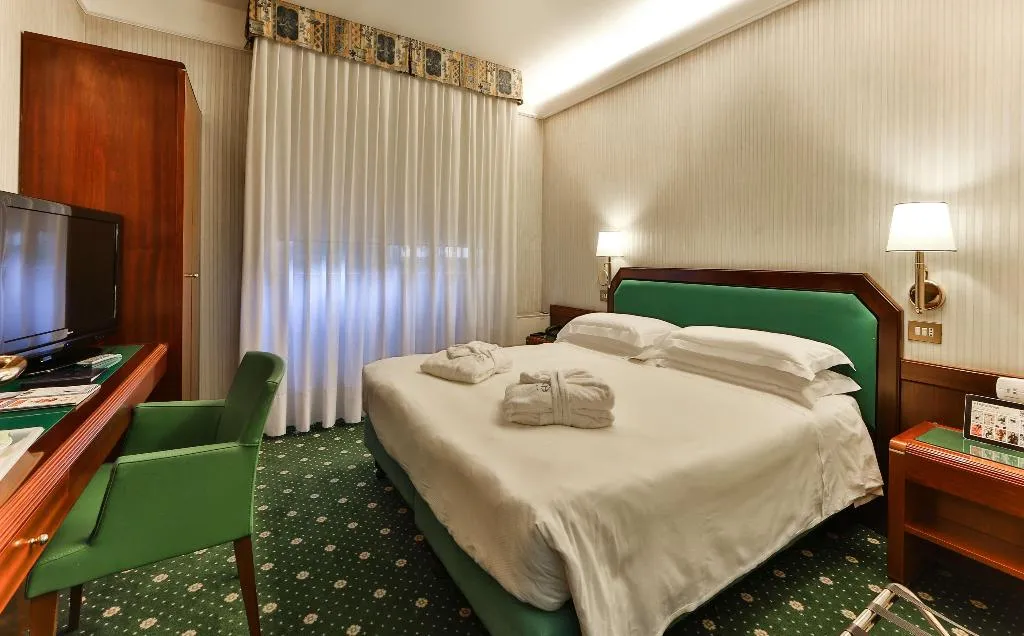 DOUBLE QUEEN SIZE BED Room, Astoria Sure Hotel Collection by Best Western, Milan