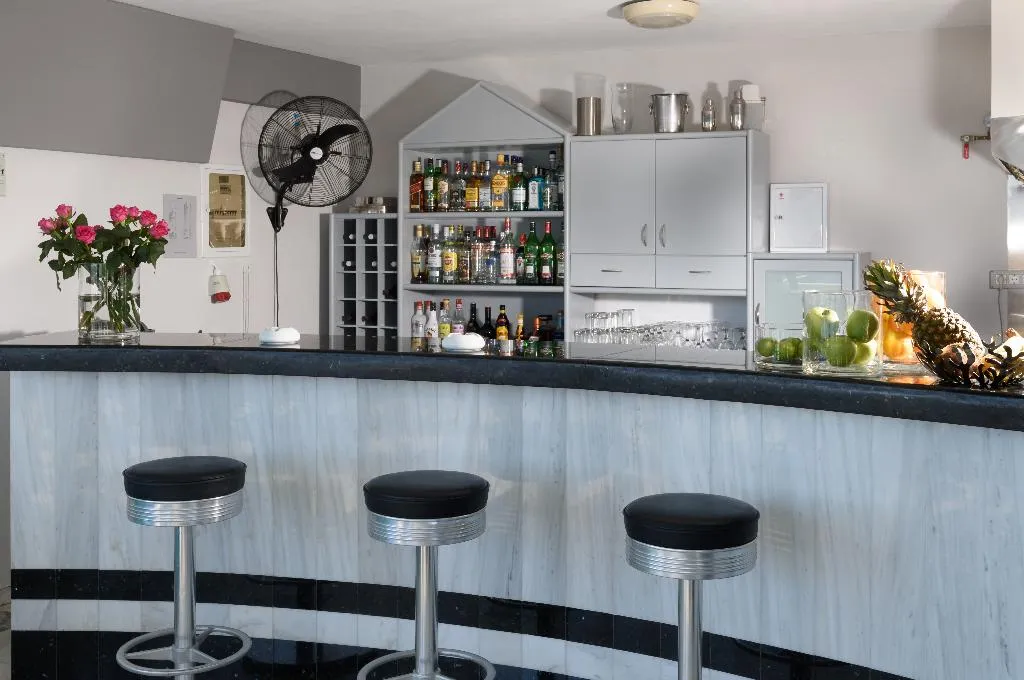 Bar, Alantha Apts, Crete